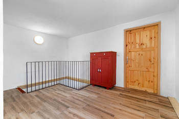 Obývací pokoj v patře - Prodej chaty / chalupy 90 m², Manětín