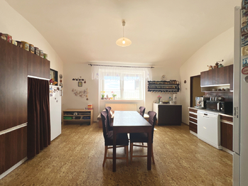 Prodej domu 280 m², Chrást