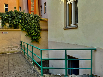 vnitroblok - Prodej bytu 2+kk v osobním vlastnictví 40 m², Praha 3 - Vinohrady