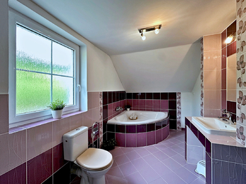 koupelna v patře  - Prodej domu 148 m², Lenora