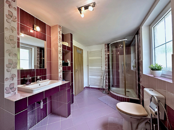 koupelna v patře  - Prodej domu 148 m², Lenora