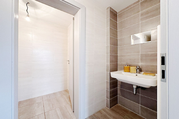 koupelna  - Pronájem obchodních prostor 66 m², Neslovice