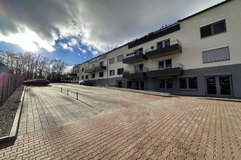 Pronájem obchodních prostor 66 m², Neslovice