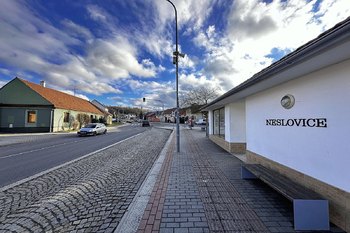 Pronájem obchodních prostor 66 m², Neslovice
