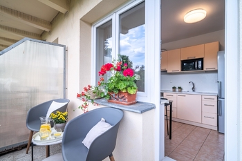 balkón  - Prodej bytu 1+1 v osobním vlastnictví 47 m², Slapy