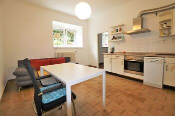 1. pokoj s kuchyňským koutem - Prodej bytu 1+1 v osobním vlastnictví 48 m², Praha 4 - Podolí