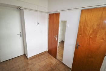 Předséň - Prodej bytu 1+1 v osobním vlastnictví 48 m², Praha 4 - Podolí