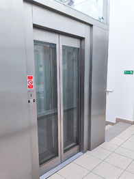 Výtah.  - Pronájem bytu 2+kk v osobním vlastnictví 61 m², Praha 9 - Kyje