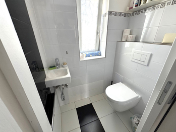 sociální zázemí - Prodej bytu 2+1 v osobním vlastnictví 71 m², Praha 6 - Dejvice