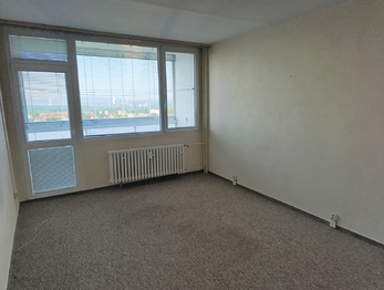 pokoj 1 - Prodej bytu 3+1 v osobním vlastnictví 63 m², Litvínov