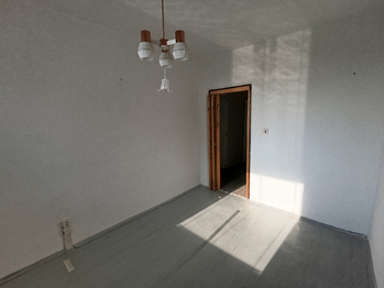 pokoj 2 - Prodej bytu 3+1 v osobním vlastnictví 63 m², Litvínov