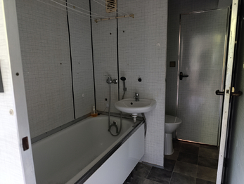 koupelna - Prodej bytu 3+1 v osobním vlastnictví 63 m², Litvínov