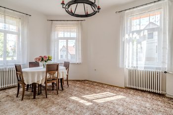 Obývací pokoj b) - Prodej domu 105 m², Přílepy