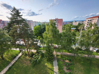 Výhled z kuchyně - Prodej bytu 2+1 v osobním vlastnictví 55 m², Olomouc