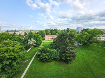 Výhled z lodžie - Prodej bytu 2+1 v osobním vlastnictví 55 m², Olomouc