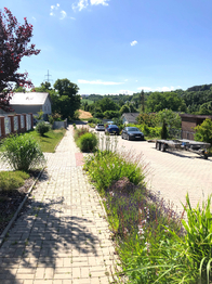 pohled do ulice Na Vyhlídce - Prodej pozemku 1369 m², Brandýsek