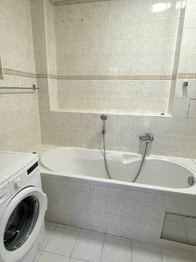 koupelna - Pronájem bytu 2+kk v osobním vlastnictví 53 m², Praha 3 - Žižkov