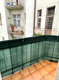 balkón do vnitrobloku - Pronájem bytu 2+kk v osobním vlastnictví 53 m², Praha 3 - Žižkov