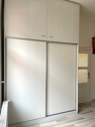 vestavěná skříň - Pronájem bytu 2+kk v osobním vlastnictví 53 m², Praha 3 - Žižkov