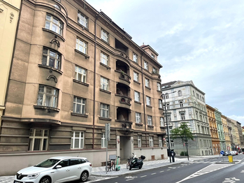 uliční pohled - Pronájem bytu 2+kk v osobním vlastnictví 53 m², Praha 3 - Žižkov