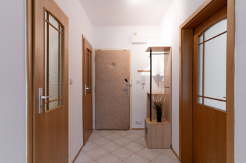 vstupní chodba - Prodej bytu 3+kk v družstevním vlastnictví 65 m², Praha 4 - Modřany