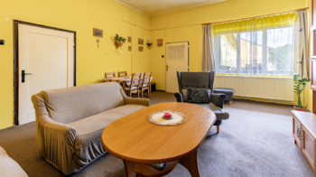 Obývací pokoj - Prodej bytu 3+1 v osobním vlastnictví 83 m², Dubá