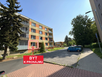 Pohled na dům - Pronájem bytu 1+1 v osobním vlastnictví 38 m², Bohušovice nad Ohří