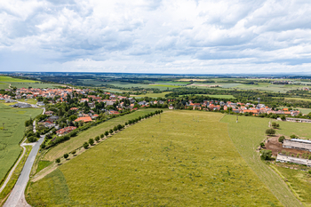 Prodej pozemku 46945 m², Pchery
