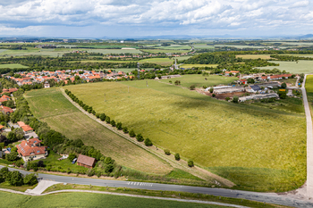 Prodej pozemku 46945 m², Pchery