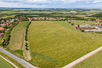 Prodej pozemku 46945 m², Pchery