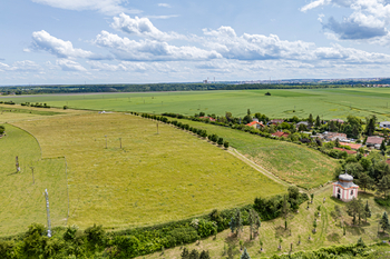 Prodej pozemku 46945 m², Pchery