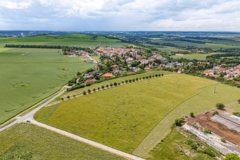Prodej pozemku 46945 m², Pchery