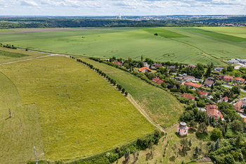 Prodej pozemku 46945 m², Pchery