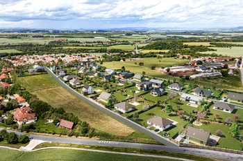 Prodej pozemku 46945 m², Pchery