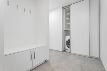 Předsíň. - Pronájem bytu 2+kk v osobním vlastnictví 54 m², Praha 4 - Modřany