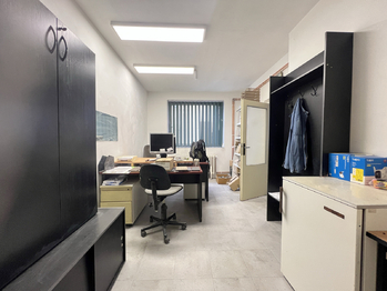 Prodej výrobních prostor 600 m², Pardubice