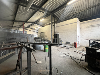 Prodej výrobních prostor 600 m², Pardubice