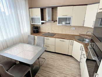Moderní vybavená kuchyně - Prodej bytu 3+1 v družstevním vlastnictví 99 m², Praha 9 - Černý Most