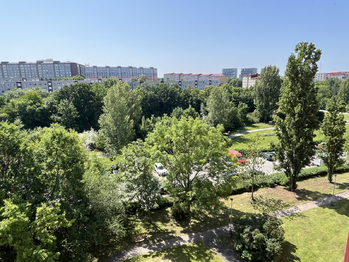 Pohled z bytu  - Prodej bytu 3+1 v družstevním vlastnictví 99 m², Praha 9 - Černý Most