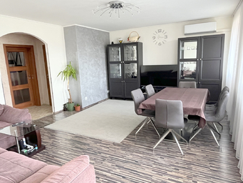 Obývací místnost   - Prodej bytu 3+1 v družstevním vlastnictví 99 m², Praha 9 - Černý Most