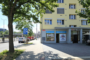 vchod - Pronájem bytu 1+1 v družstevním vlastnictví 33 m², Praha 9 - Libeň