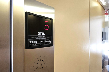 výtah - Pronájem bytu 1+1 v družstevním vlastnictví 33 m², Praha 9 - Libeň
