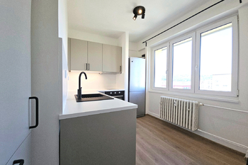 kuchyně - Pronájem bytu 1+1 v družstevním vlastnictví 33 m², Praha 9 - Libeň 