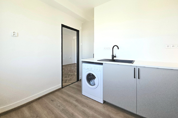 kuchyně - Pronájem bytu 1+1 v družstevním vlastnictví 33 m², Praha 9 - Libeň