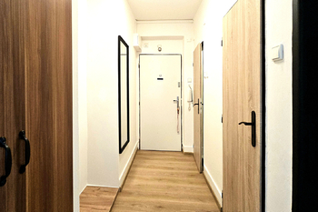 chodba - Pronájem bytu 1+1 v družstevním vlastnictví 33 m², Praha 9 - Libeň