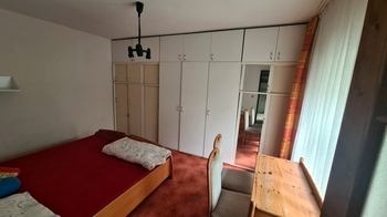 Pohled do jedné z ložnic domu - Prodej domu 160 m², Příbram