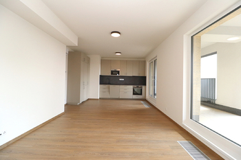 Obývací pokoj + kk - Pronájem bytu 2+kk v osobním vlastnictví 62 m², Praha 9 - Hloubětín
