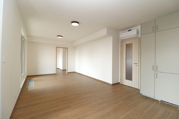 Obývací pokoj + kk - Pronájem bytu 2+kk v osobním vlastnictví 62 m², Praha 9 - Hloubětín