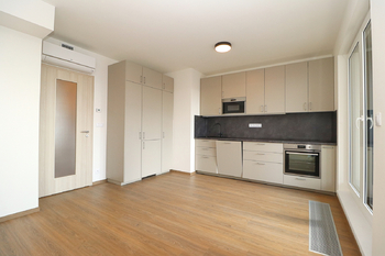 Obývací pokoj + kk - Pronájem bytu 2+kk v osobním vlastnictví 62 m², Praha 9 - Hloubětín