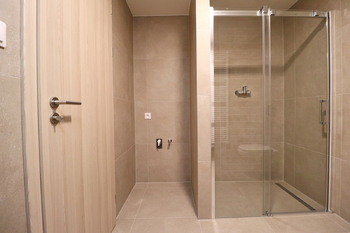 Koupelna - Pronájem bytu 2+kk v osobním vlastnictví 62 m², Praha 9 - Hloubětín